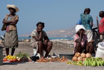 haitian-women-selling-harvest-441x300